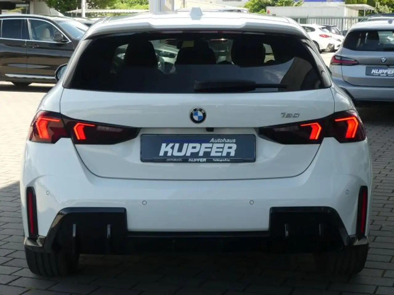 BMW 120 i M Sportpak. PRO Headup°Massage°19Zoll°360° — Vehicle gallery 4