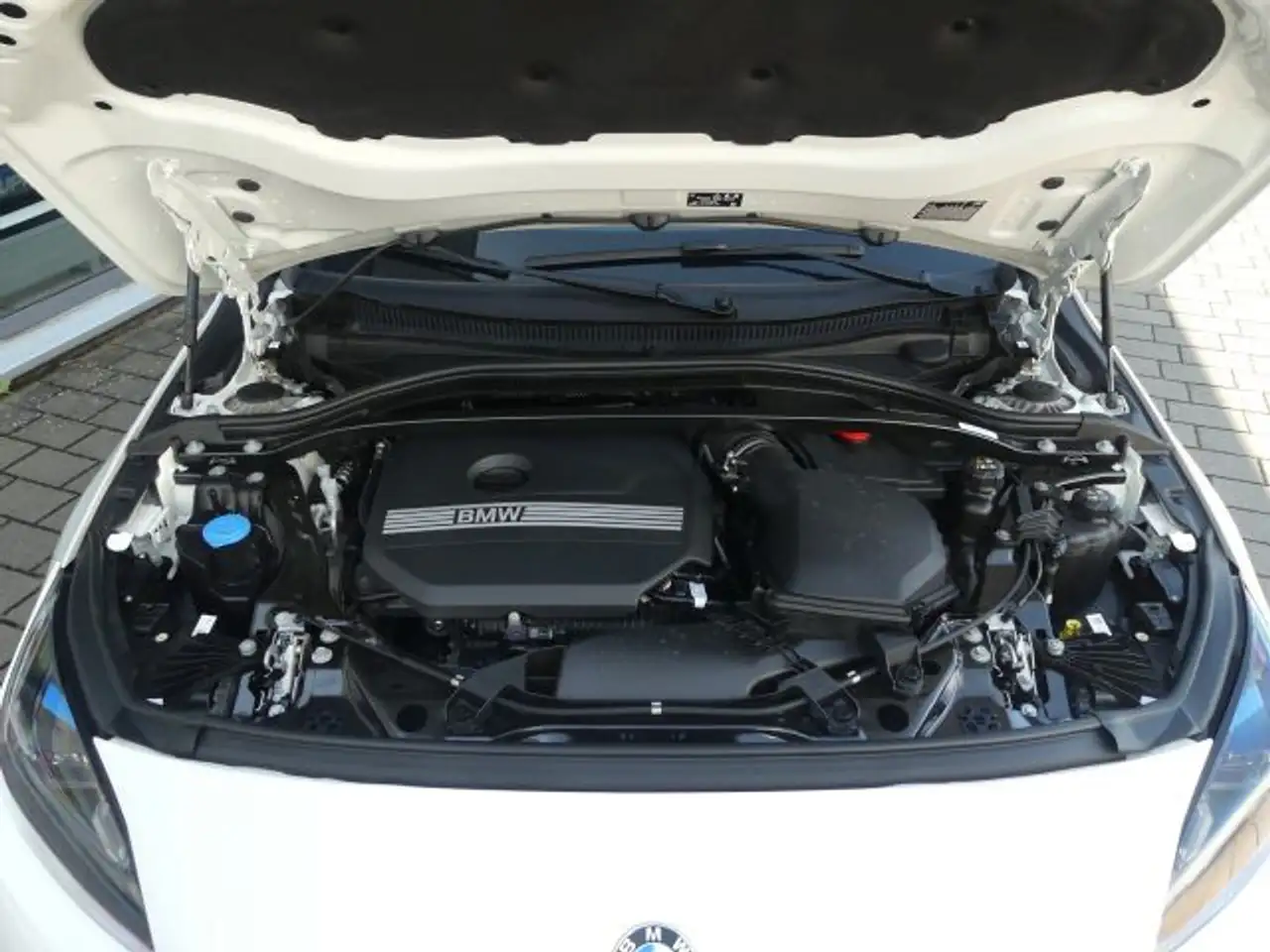 BMW 120 i M Sportpak. PRO Headup°Massage°19Zoll°360° — Vehicle gallery 6
