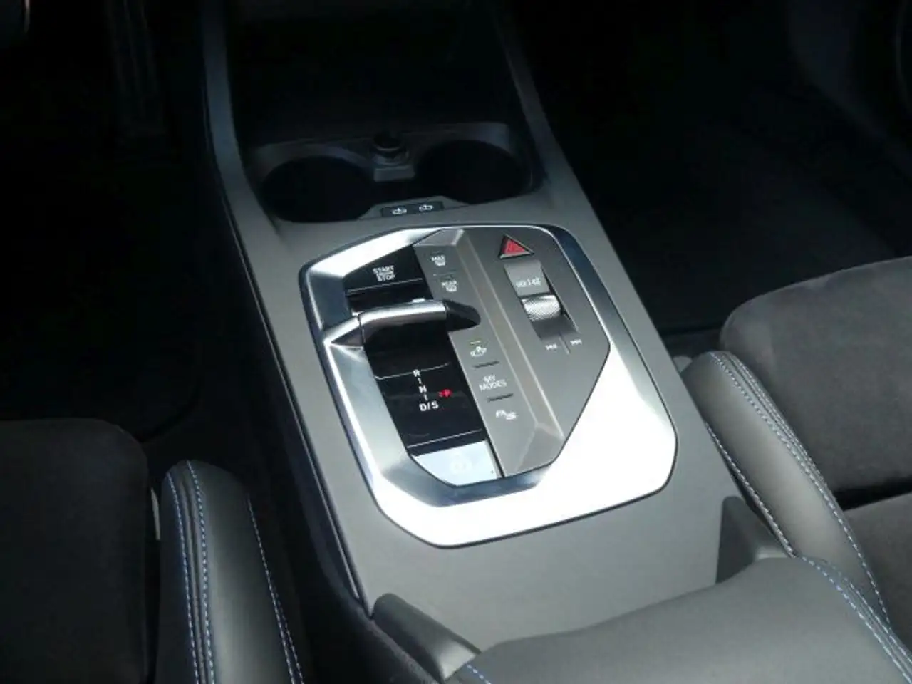 BMW 120 i M Sportpak. PRO Headup°Massage°19Zoll°360° — Vehicle gallery 12