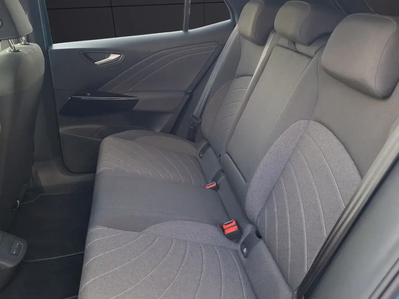 Volkswagen ID.3 Pro Matrix Navi ACC Pano RFK DCC SHZ 19" — معرض صور السيارة 11