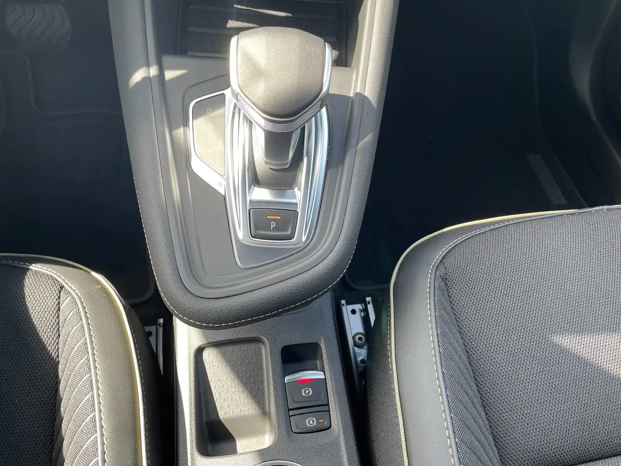 Renault Symbioz ICONIC E-TECH FULL HYBRID 145 — Vehicle gallery 13