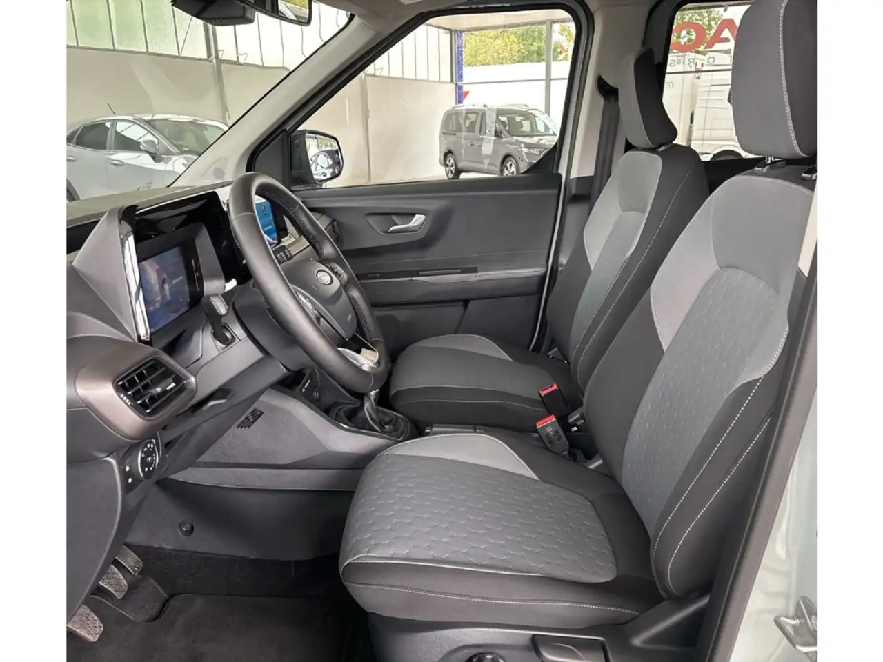 Ford Tourneo Courier Titanium 1.0 EcoBoost DAB RFK Winter.P. 2 — Galería del vehículo 13