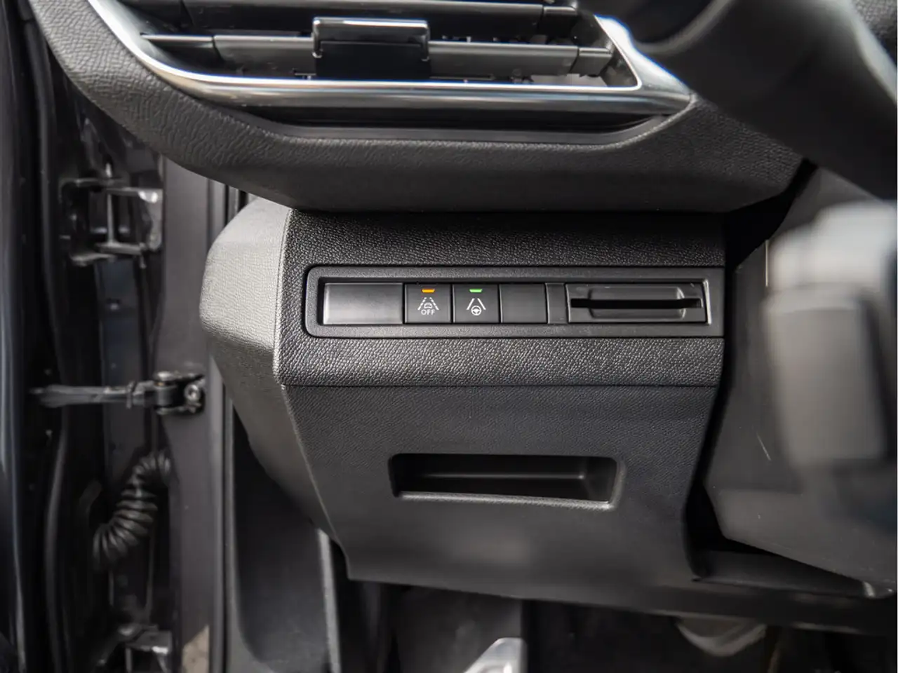 Peugeot 5008 1.2 Hybrid 136 GT — Vehicle gallery 23