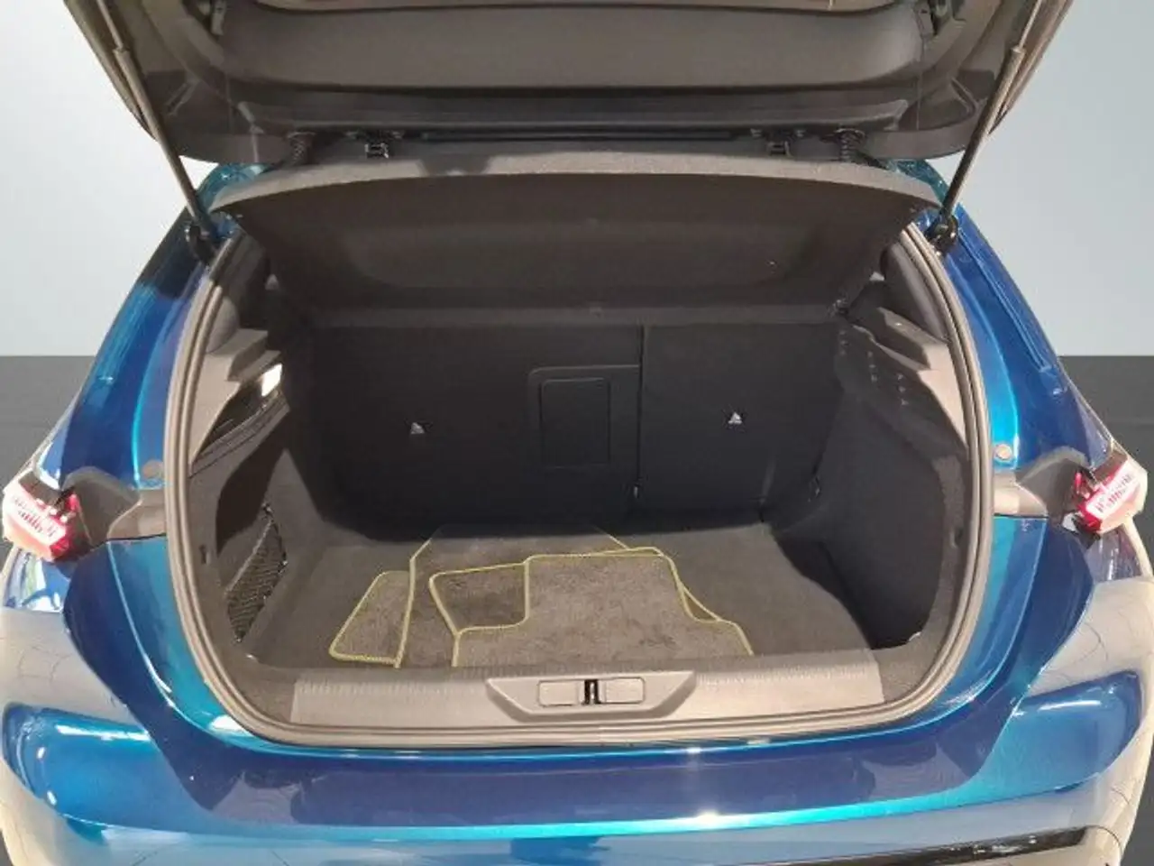 Peugeot 308 GT PT 130 EAT8 / Massage / ACC / 360 Kamera — Galerie du véhicule 14