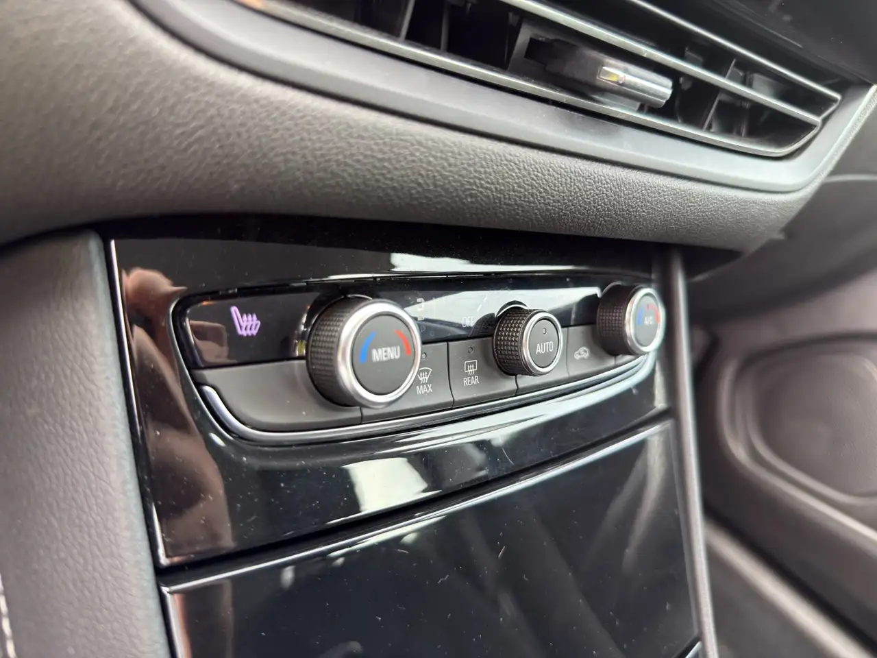 Opel Grandland 1.2 Turbo Enjoy 360+LED+SHZ+2xKlima — Galería del vehículo 19