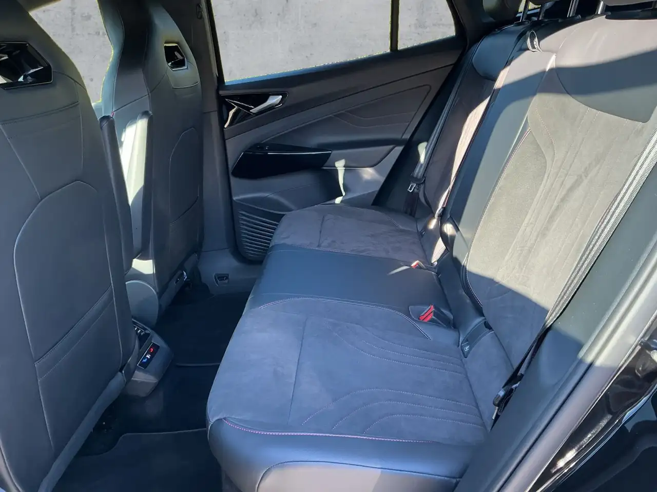 Volkswagen ID.5 GTX 220kW (82kWh) MATRIX+NAV+AHK+ACC+SHZ+20 — معرض صور السيارة 16