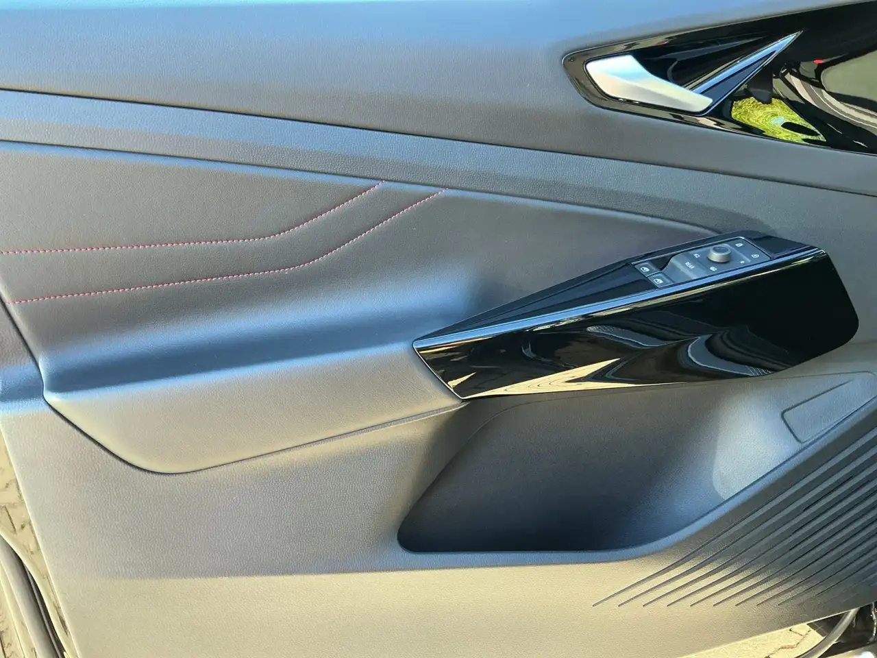 Volkswagen ID.5 GTX 220kW (82kWh) MATRIX+NAV+AHK+ACC+SHZ+20 — معرض صور السيارة 15