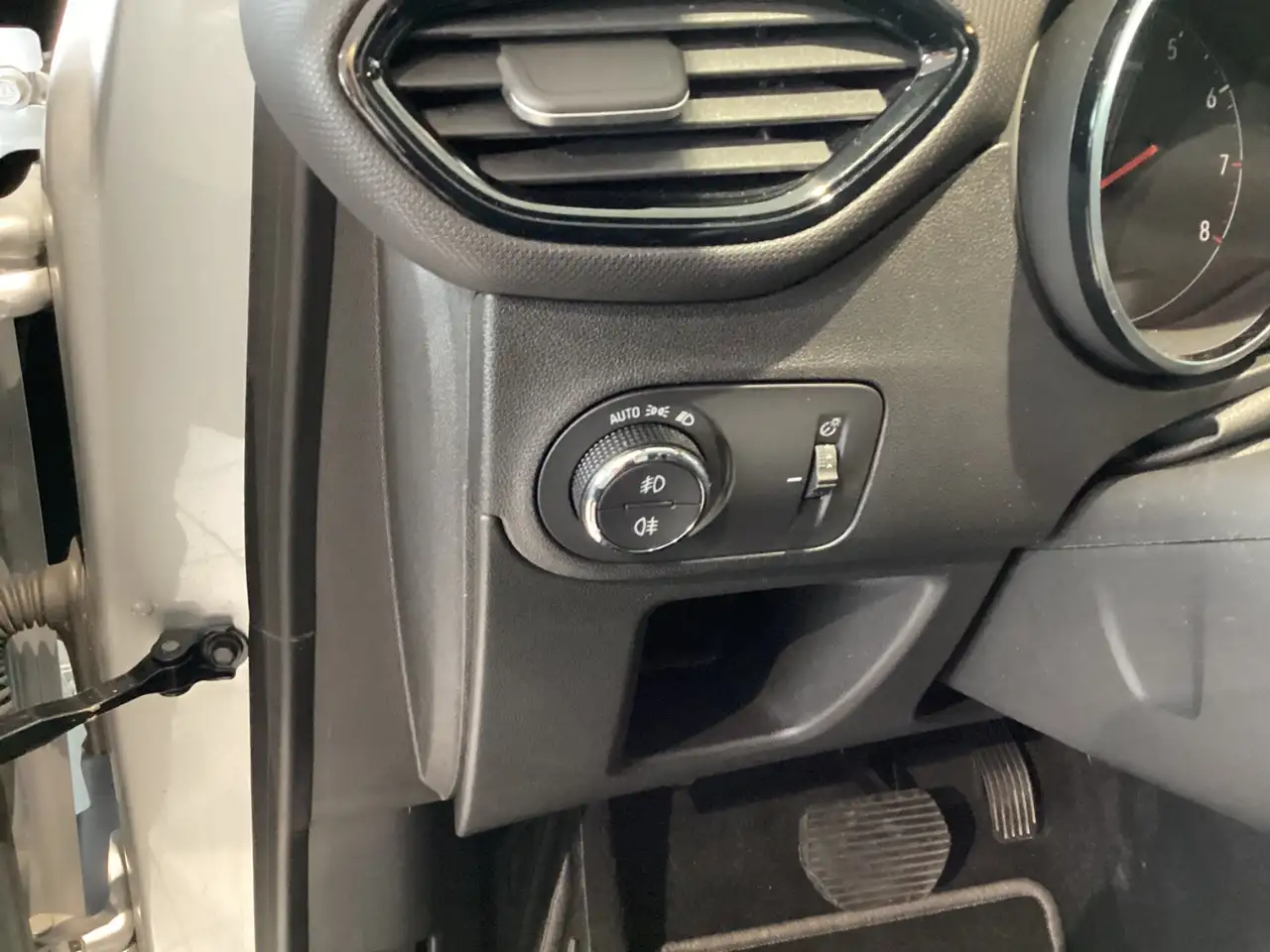 Opel Crossland 1.2 Turbo ELEGANCE PAKET Klima+Navi+PDC — Galerie du véhicule 16