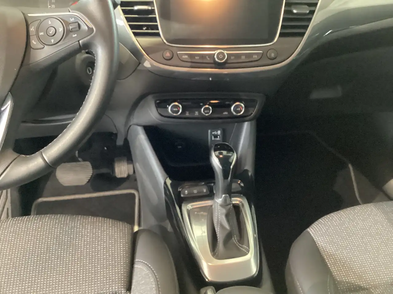 Opel Crossland 1.2 Turbo ELEGANCE PAKET Klima+Navi+PDC — Galerie du véhicule 15