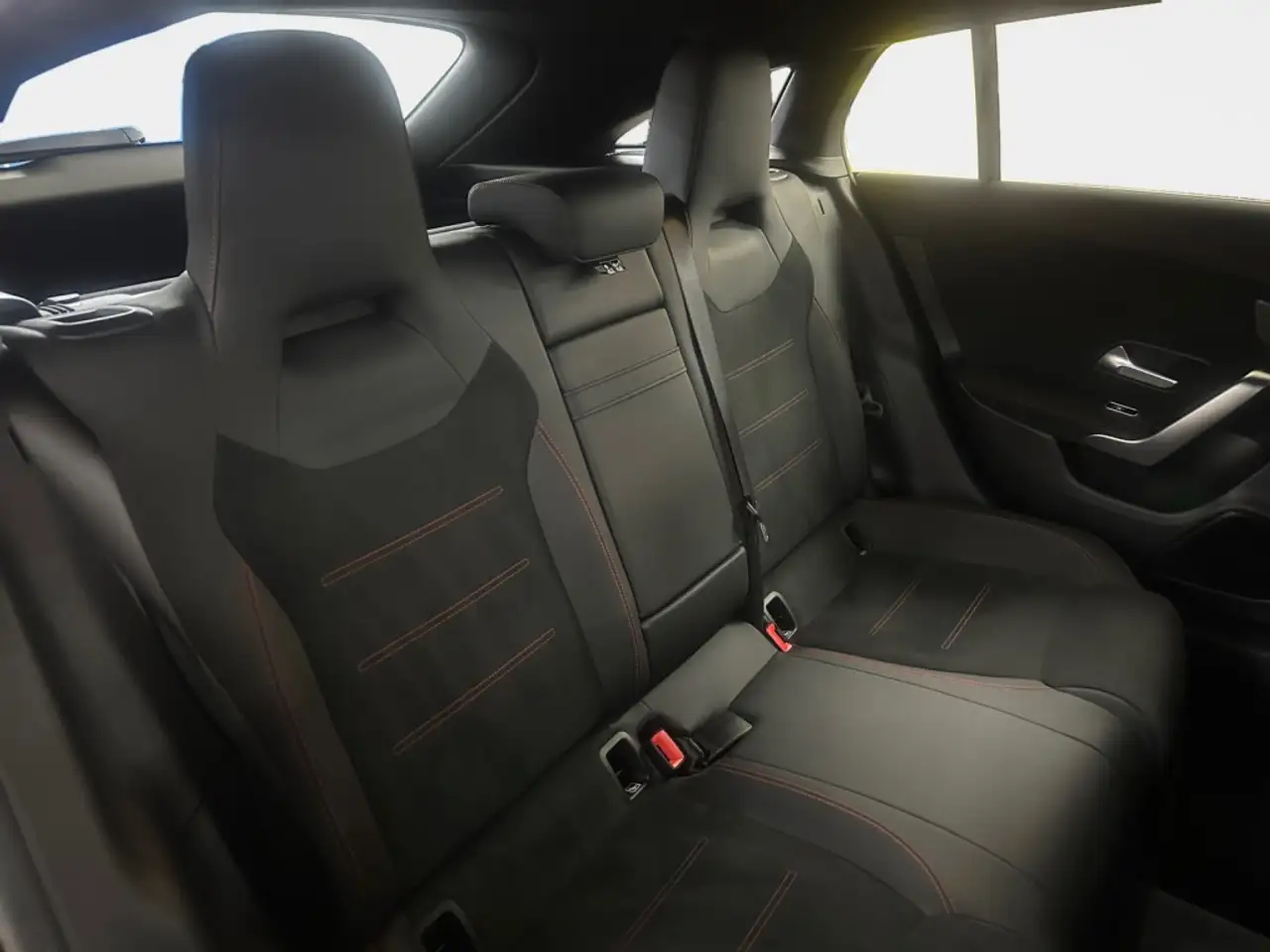 Mercedes-Benz CLA 250 e SB AMG Premium LED MBUX Premium Winter — Vehicle gallery 17