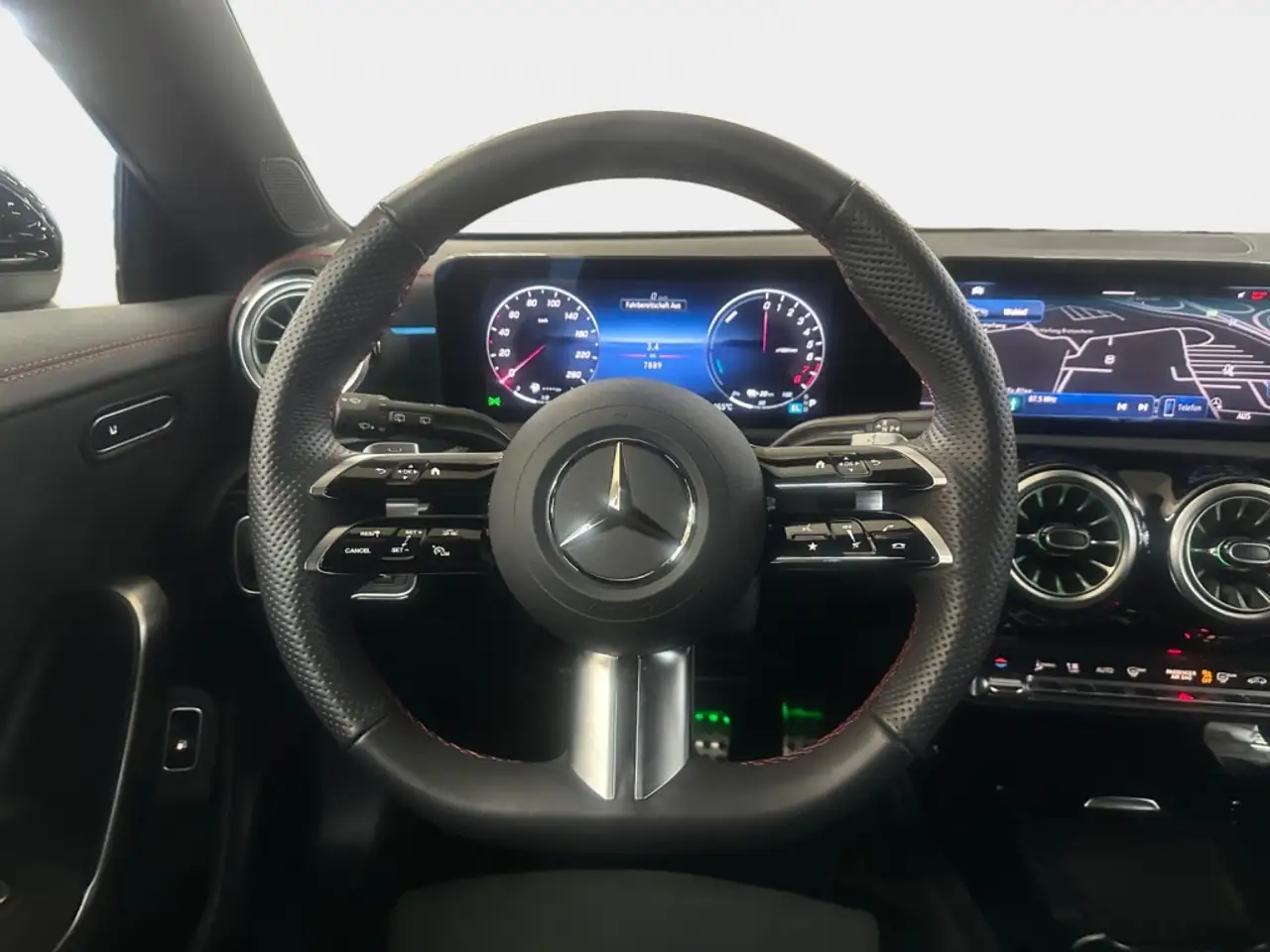 Mercedes-Benz CLA 250 e SB AMG Premium LED MBUX Premium Winter — Vehicle gallery 12