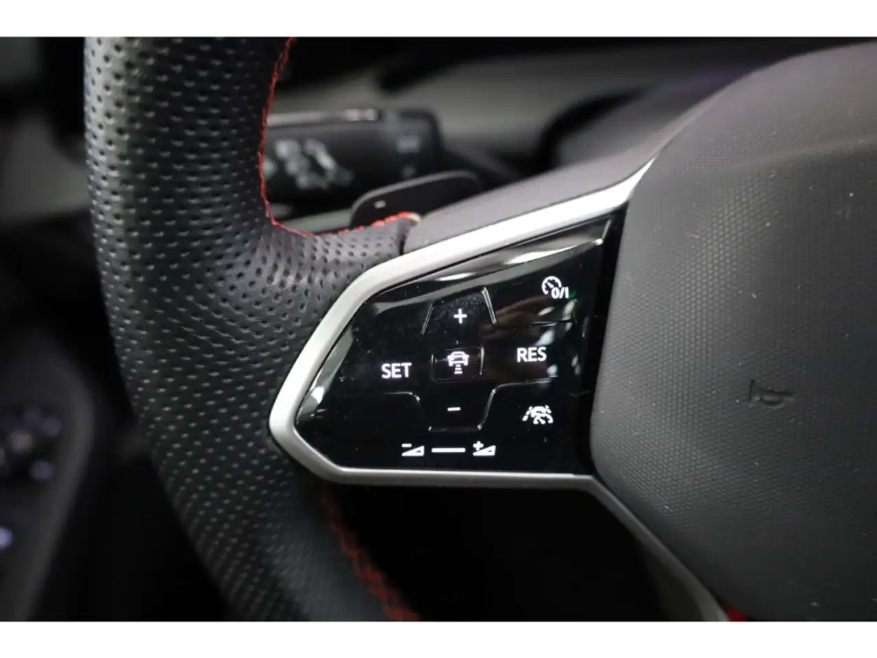 Volkswagen Golf GTI 2.0 TSI Clubsport DSG Matrix/P-Dach/RFK — Galería del vehículo 11