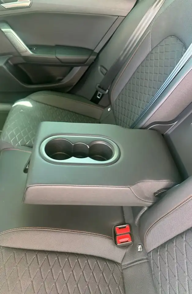 SEAT Leon 1.5 TSI S&S FR 25º Aniversario 115 — Galerie du véhicule 14