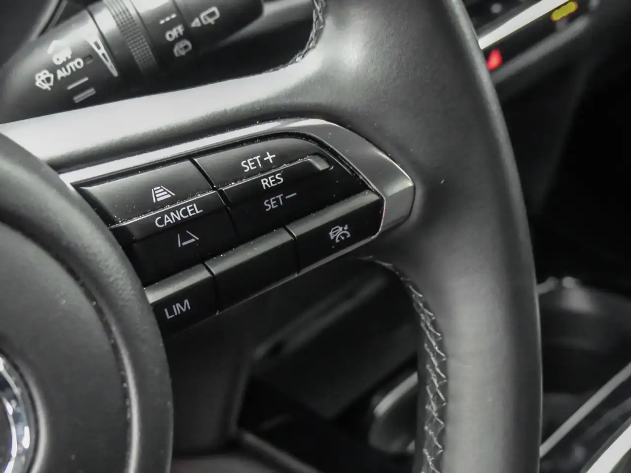 Mazda CX-30 Homura 2WD 2.0 SKYACTIV-G M Hybrid EU6d HUD Navi L — Galería del vehículo 12