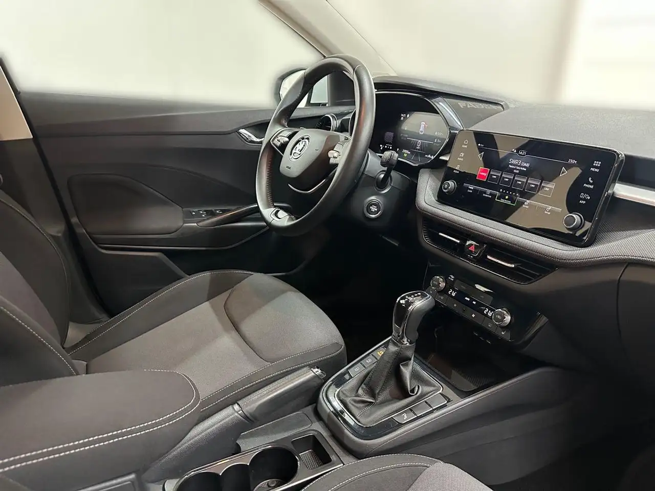 Skoda Fabia Selection 1.0 TSI DSG+LED+SHZ+ACC+CAM+KEYless — Galería del vehículo 11