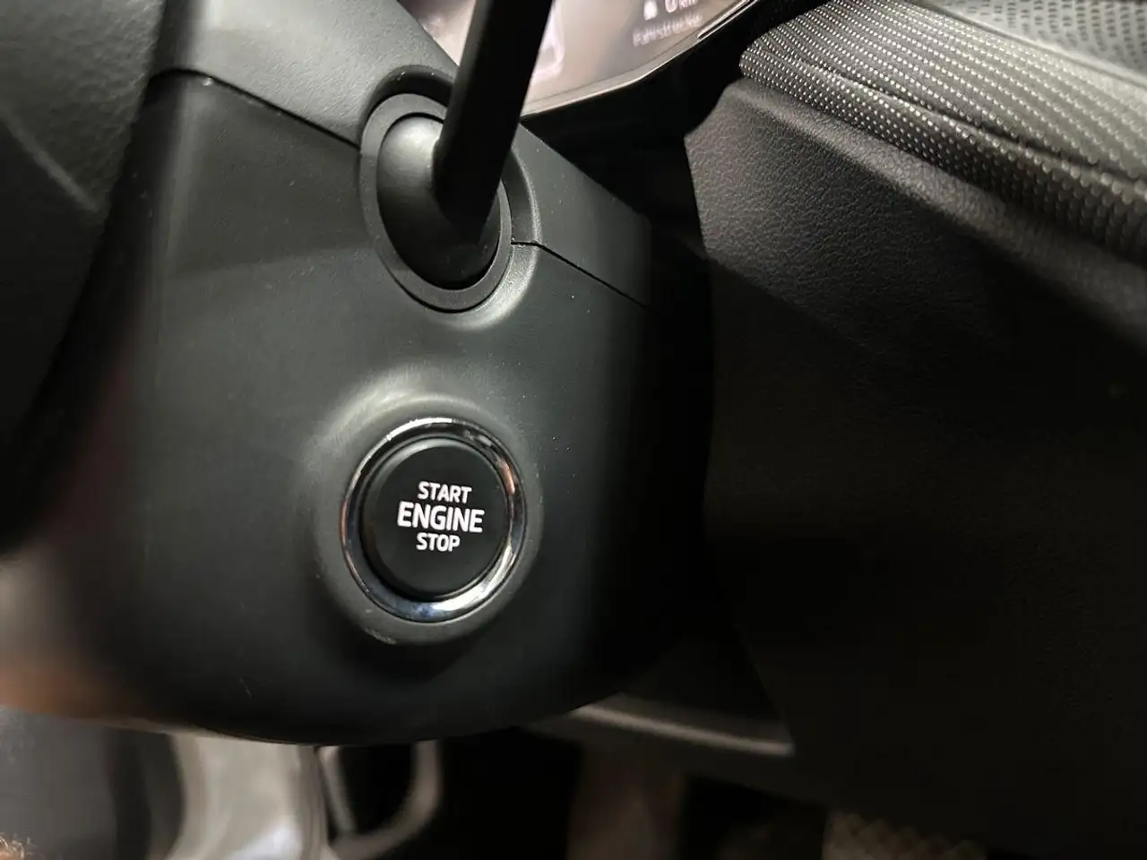 Skoda Fabia Selection 1.0 TSI DSG+LED+SHZ+ACC+CAM+KEYless — Galería del vehículo 23