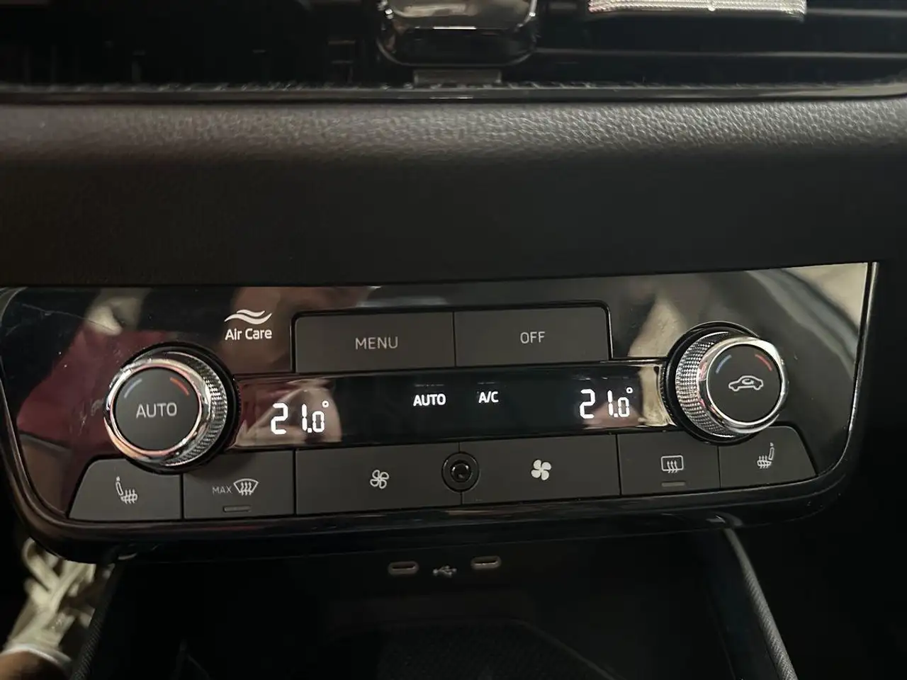Skoda Fabia Selection 1.0 TSI DSG+LED+SHZ+ACC+CAM+KEYless — Galería del vehículo 16
