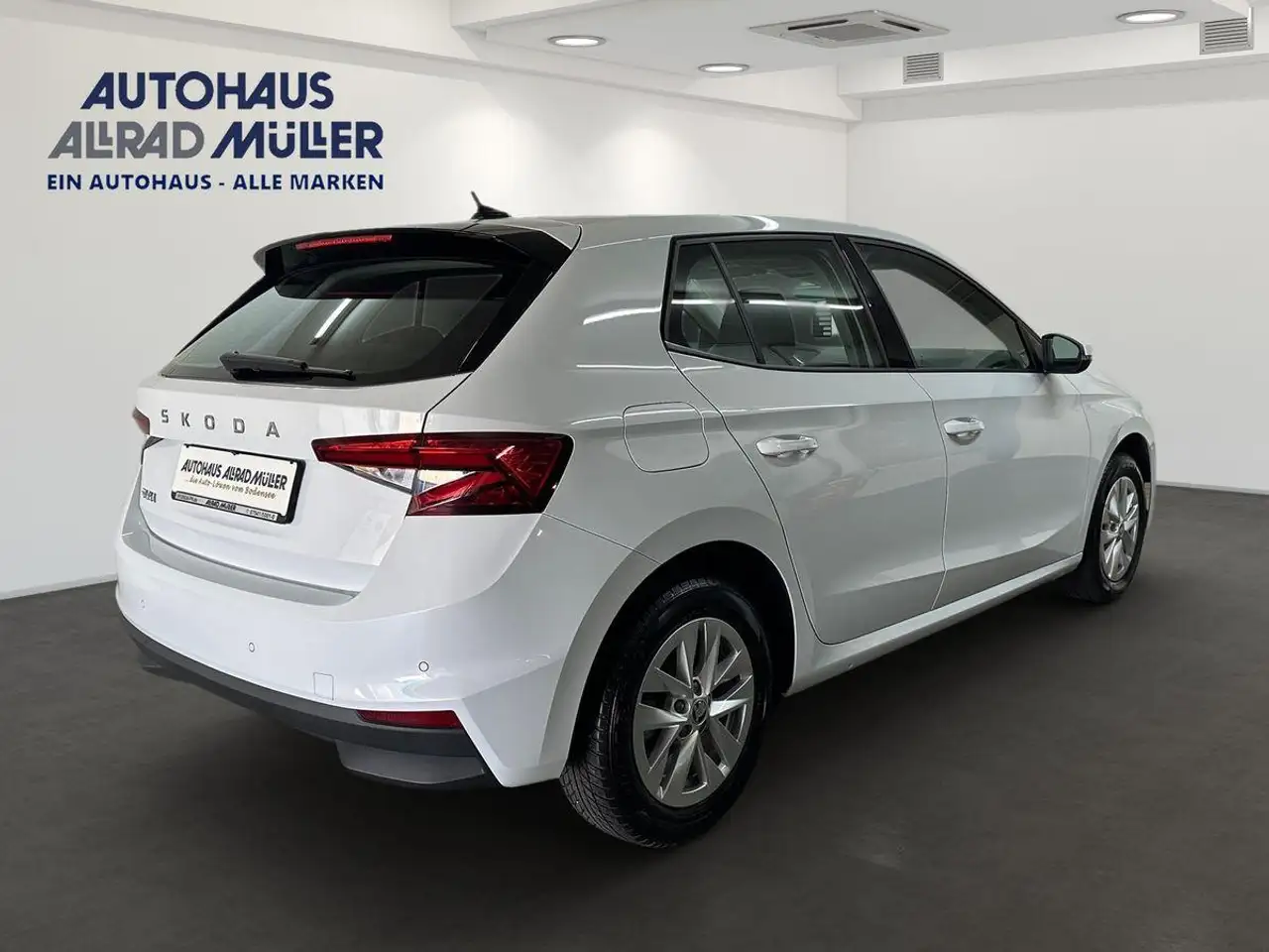 Skoda Fabia Selection 1.0 TSI DSG+LED+SHZ+ACC+CAM+KEYless — Galería del vehículo 24