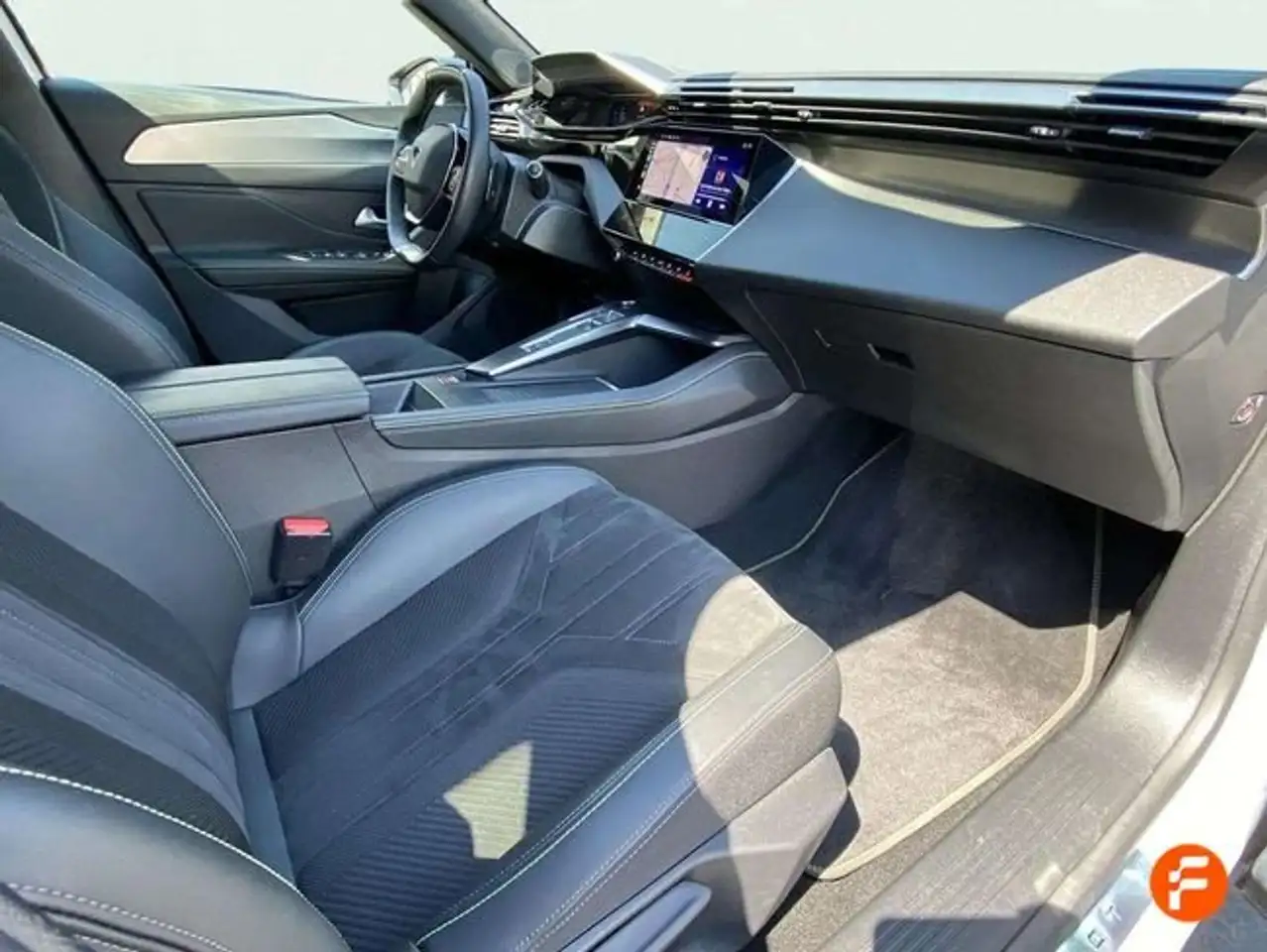 Peugeot 408 Hybrid 225 Allure e-EAT8 — Galerie du véhicule 17