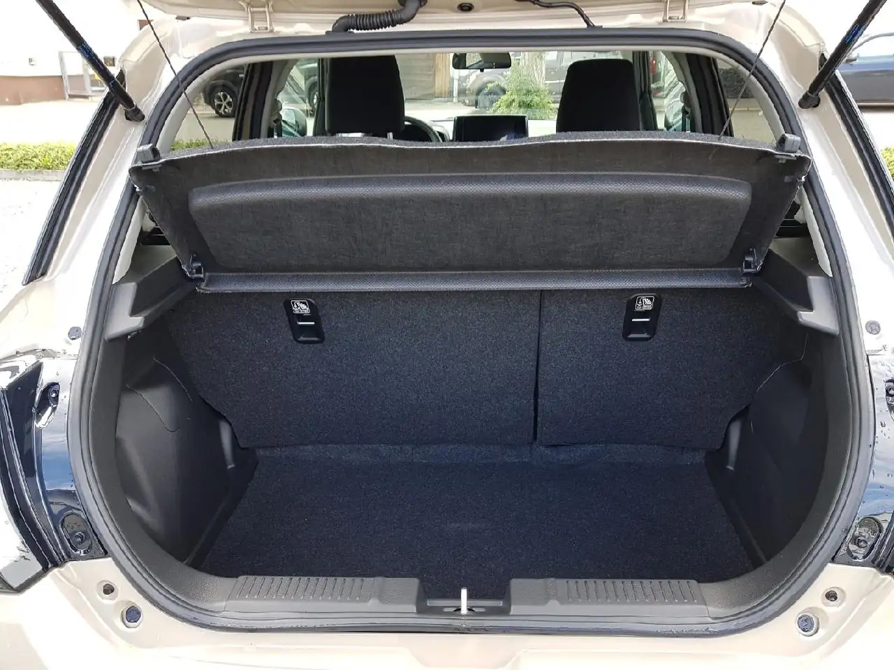 Suzuki Swift 1.2 Dualjet Hybrid 61 kW Comfort — Galerie du véhicule 11