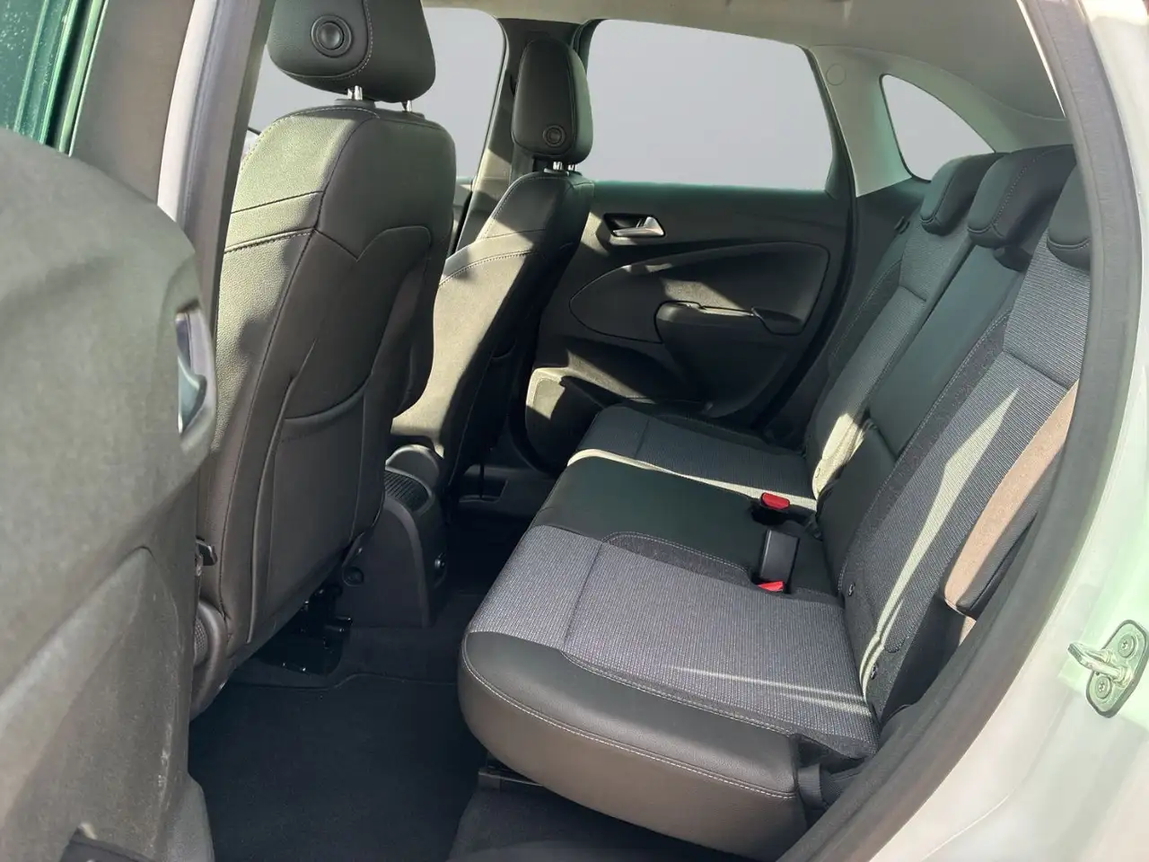 Opel Crossland 1.2 Turbo ELEGANCE PAKET LED+Navi+SHZ — معرض صور السيارة 12