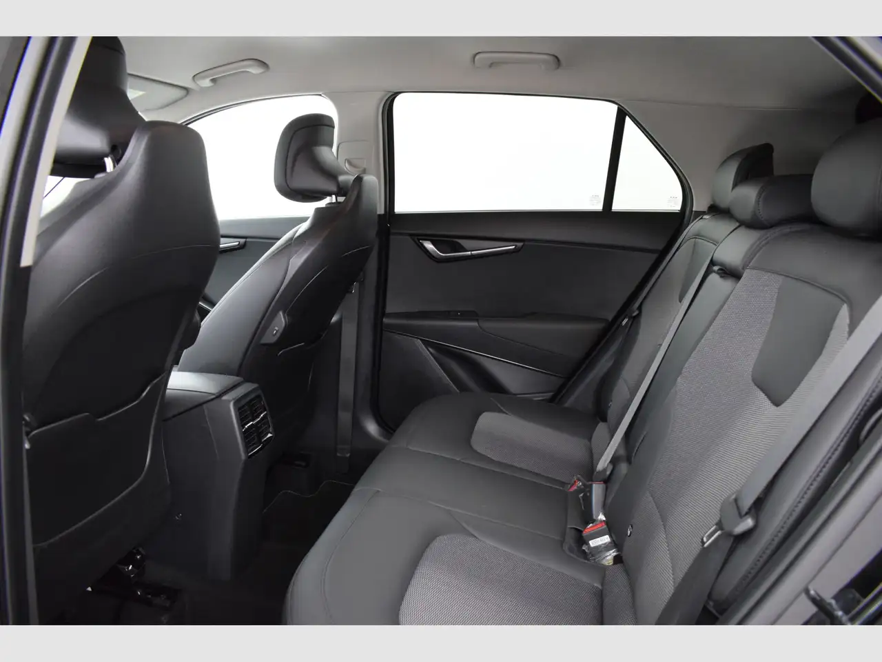 Kia Niro 1.6 GDi PHEV 135kW (183CV) Drive — Vehicle gallery 10