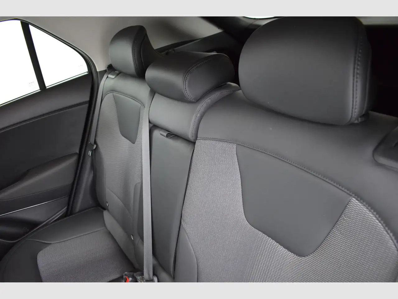 Kia Niro 1.6 GDi PHEV 135kW (183CV) Drive — Vehicle gallery 11
