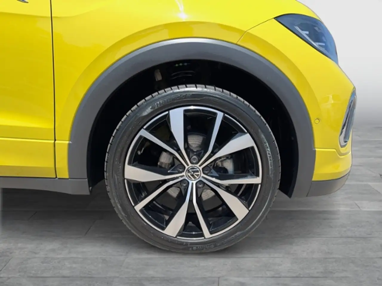 Volkswagen T-Cross R-LINE 1.0 TSI DSG NAVI IQ LIGHT BEATS AUDIO DAB+ — Galería del vehículo 6