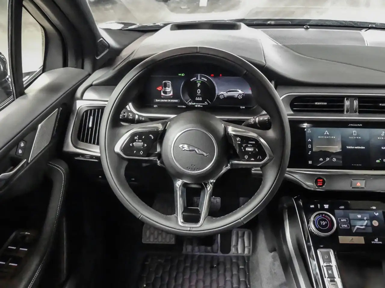 Jaguar I-Pace R-Dynamic SE EV400 Allrad HUD StandHZG Panorama Le — معرض صور السيارة 20