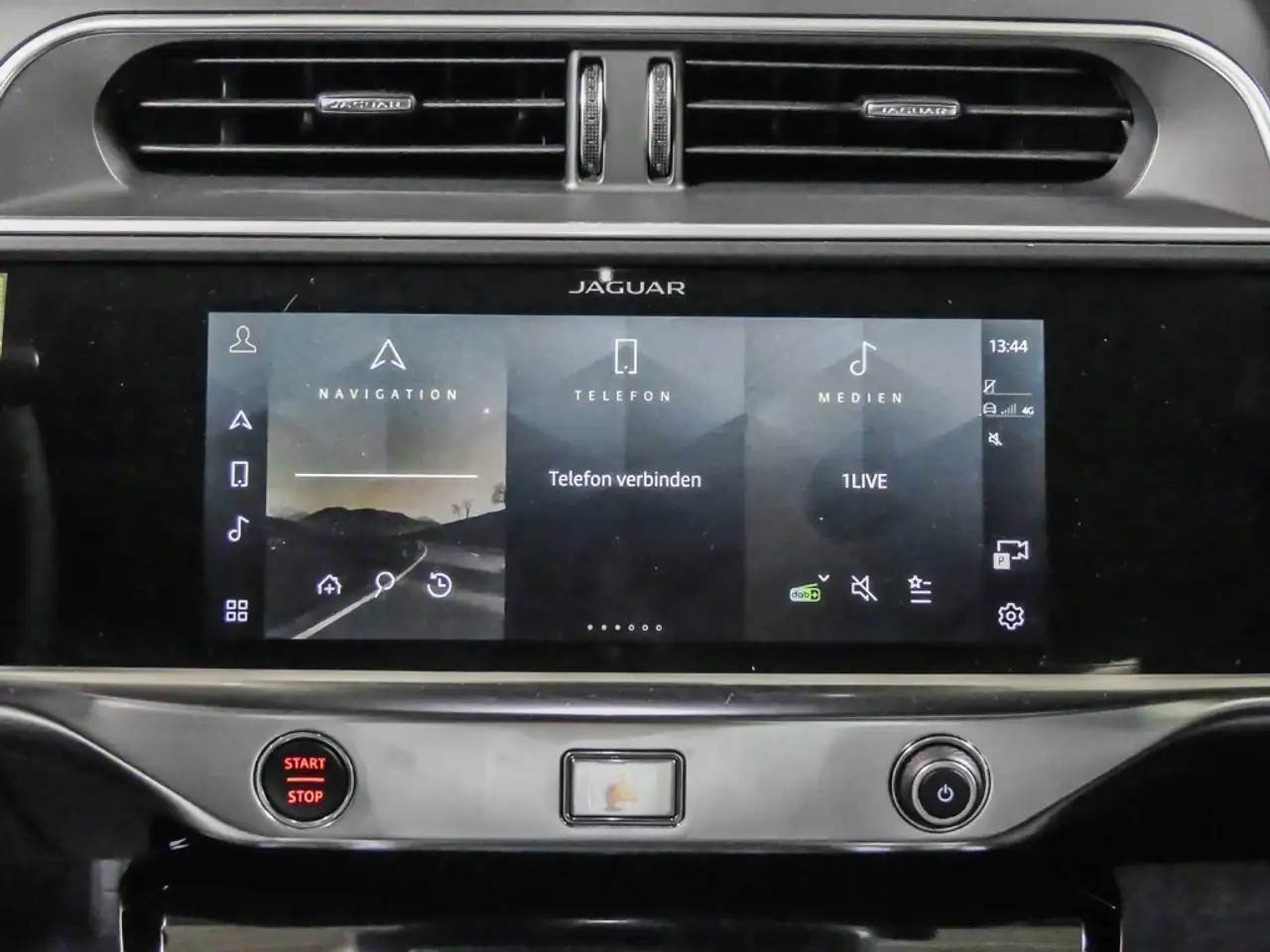 Jaguar I-Pace R-Dynamic SE EV400 Allrad HUD StandHZG Panorama Le — معرض صور السيارة 10