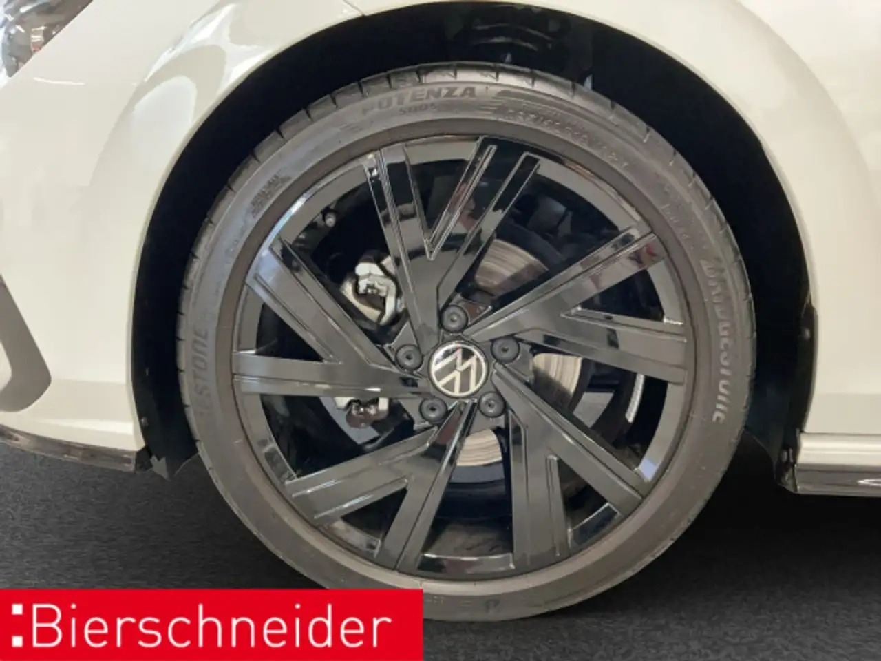 Volkswagen Golf 8 1.5 eTSI DSG R-Line Black AHK MATRIX CAM — معرض صور السيارة 8