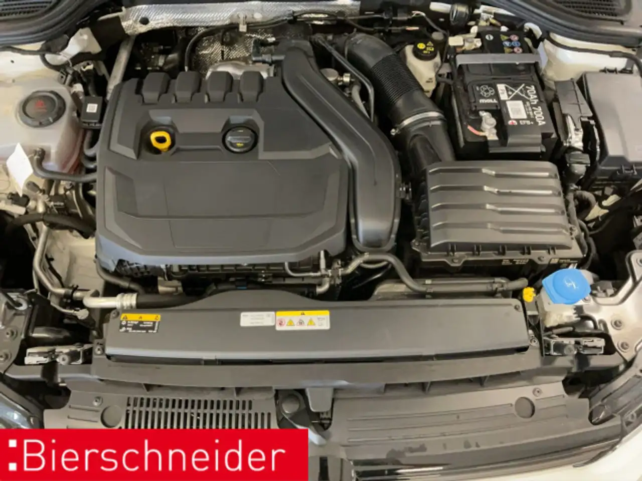 Volkswagen Golf 8 1.5 eTSI DSG R-Line Black AHK MATRIX CAM — معرض صور السيارة 20