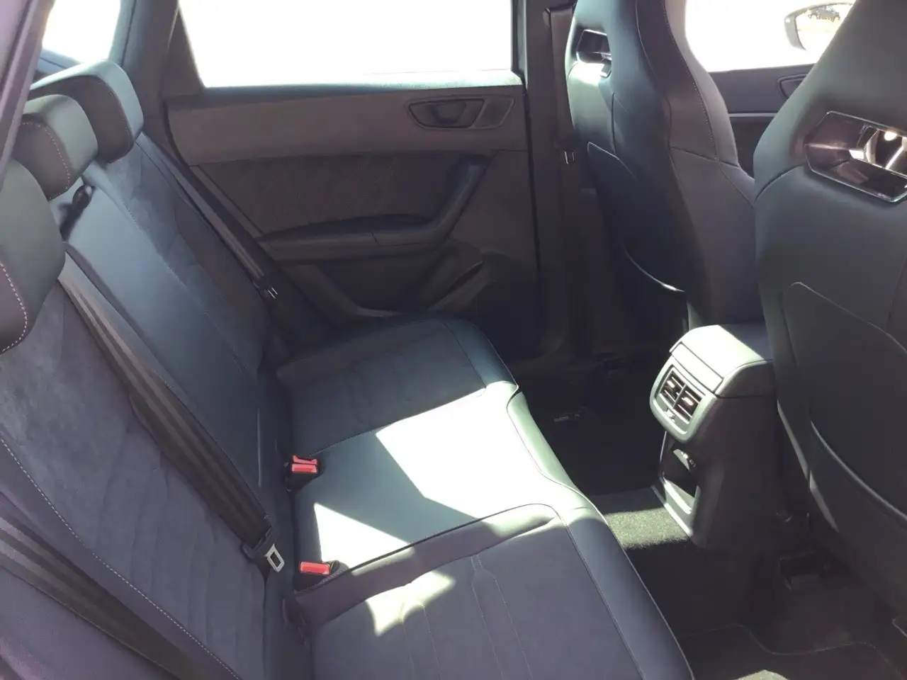 CUPRA Ateca 1.5 TSI +DSG+KAMERA+NAVI+LED+LENKRADHZG.+ — معرض صور السيارة 11