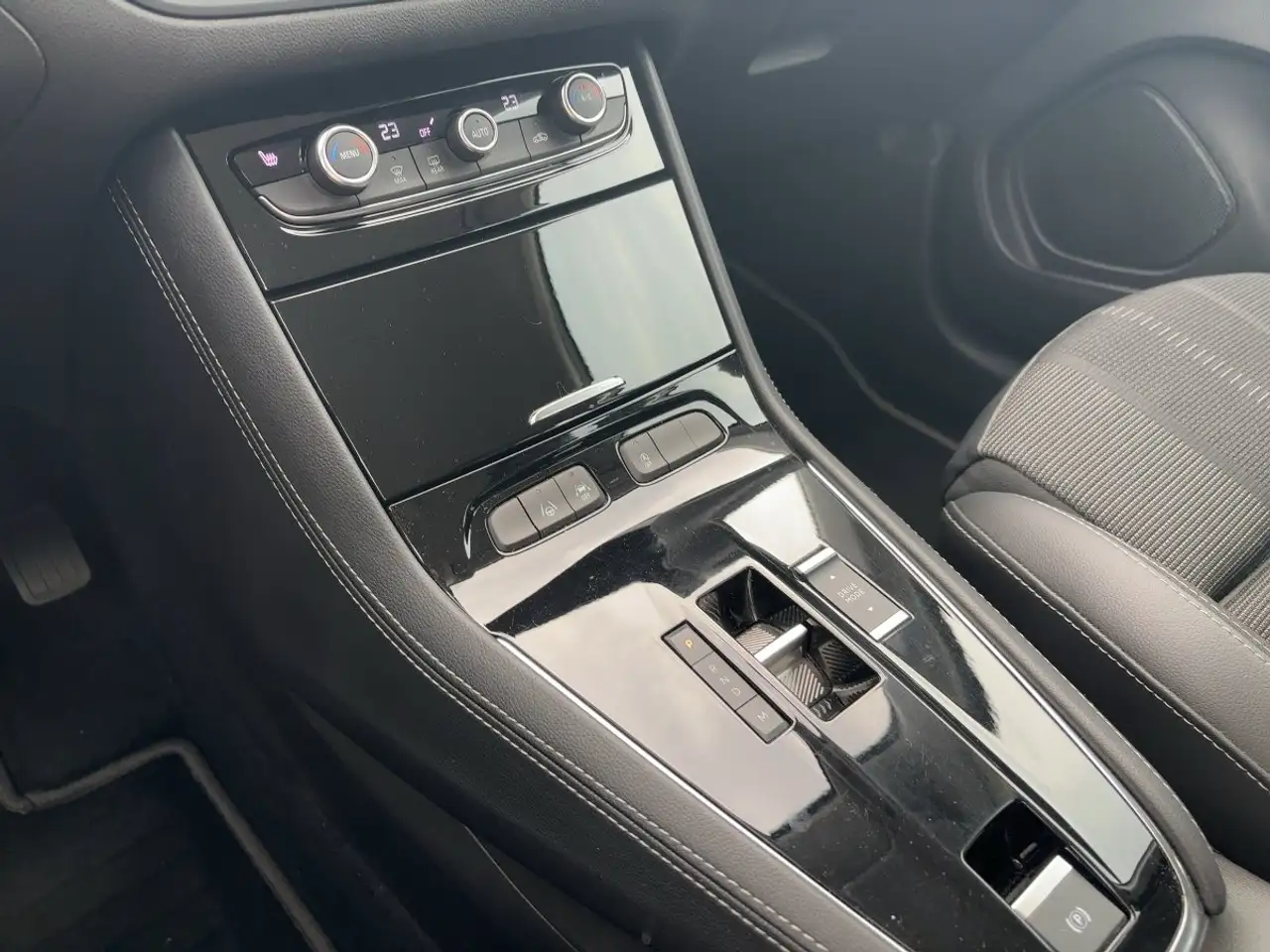 Opel Grandland GS. 1.2 D 360-CAM CAM PDC — Galería del vehículo 17