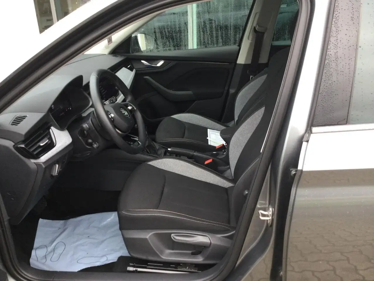 Skoda Kamiq 1.0 TSI DSG Selection LED ACC APP Kamera — Galería del vehículo 4