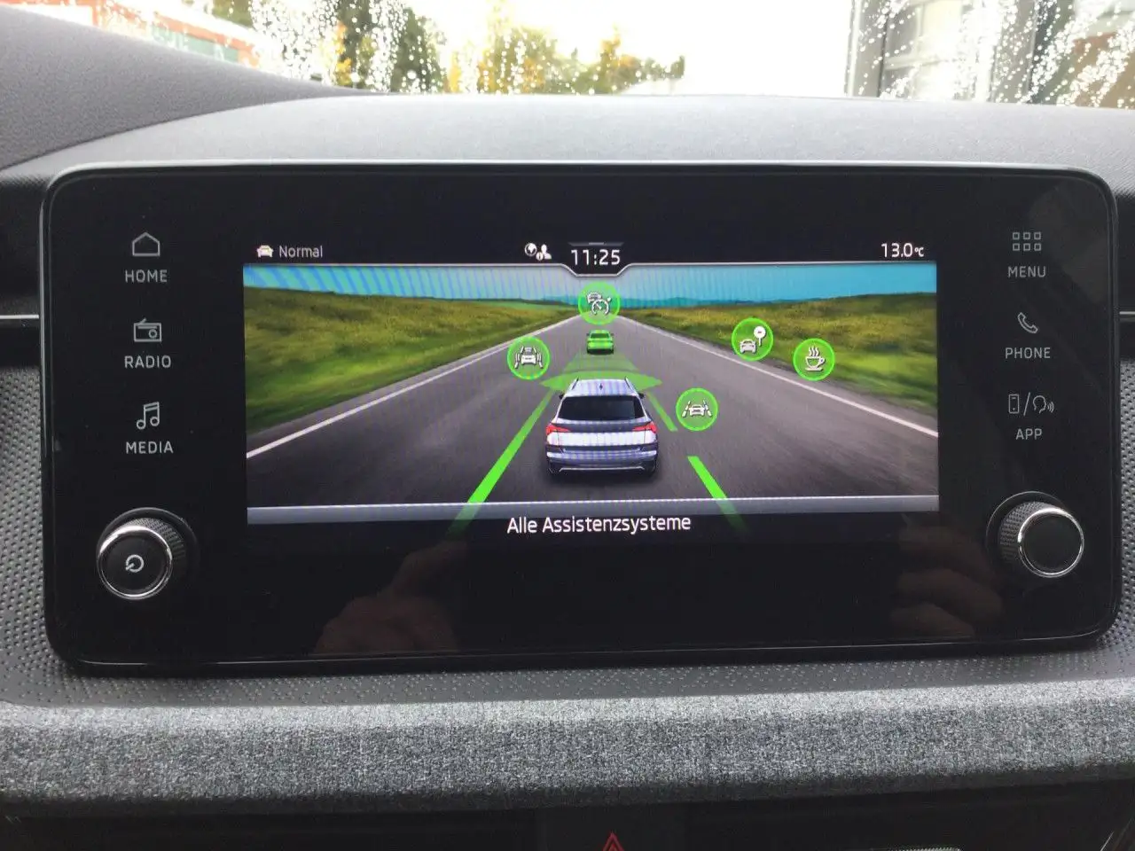 Skoda Kamiq 1.0 TSI DSG Selection LED ACC APP Kamera — Galería del vehículo 9