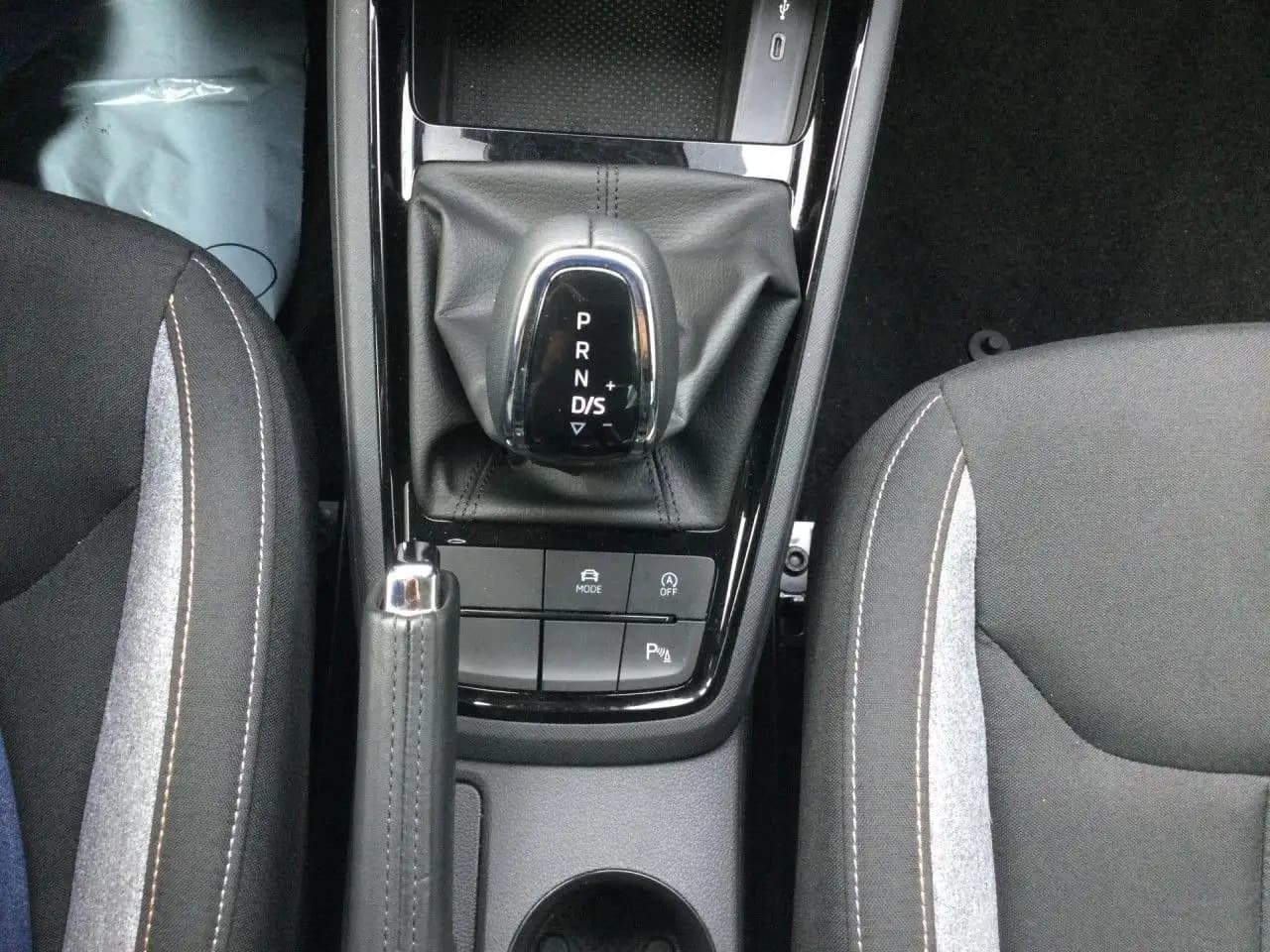 Skoda Kamiq 1.0 TSI DSG Selection LED ACC APP Kamera — Galería del vehículo 14