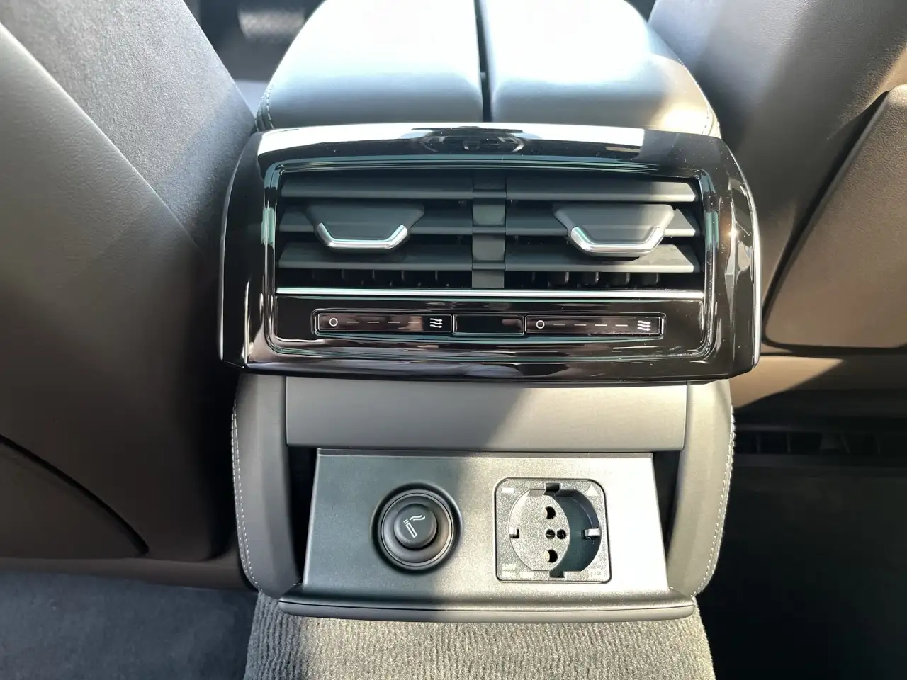 Audi A8 lang 60 TFSI e quattro tiptronic Pano Matrix — Vehicle gallery 9