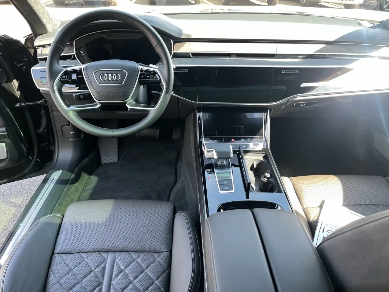 Audi A8 lang 60 TFSI e quattro tiptronic Pano Matrix — Vehicle gallery 8
