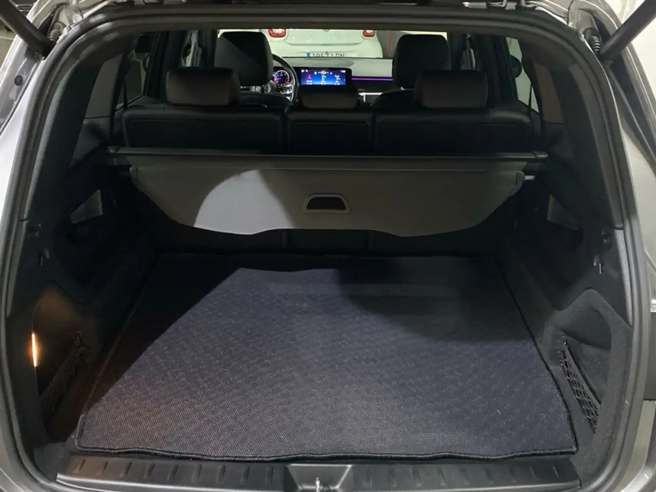 Mercedes-Benz GLB 220 d 4Matic AMG Line (EURO 6d) — Galería del vehículo 12