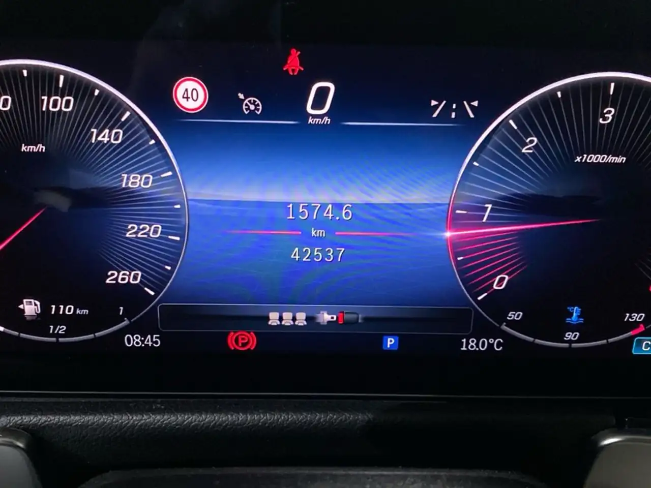 Mercedes-Benz GLB 220 d 4Matic AMG Line (EURO 6d) — Galería del vehículo 18