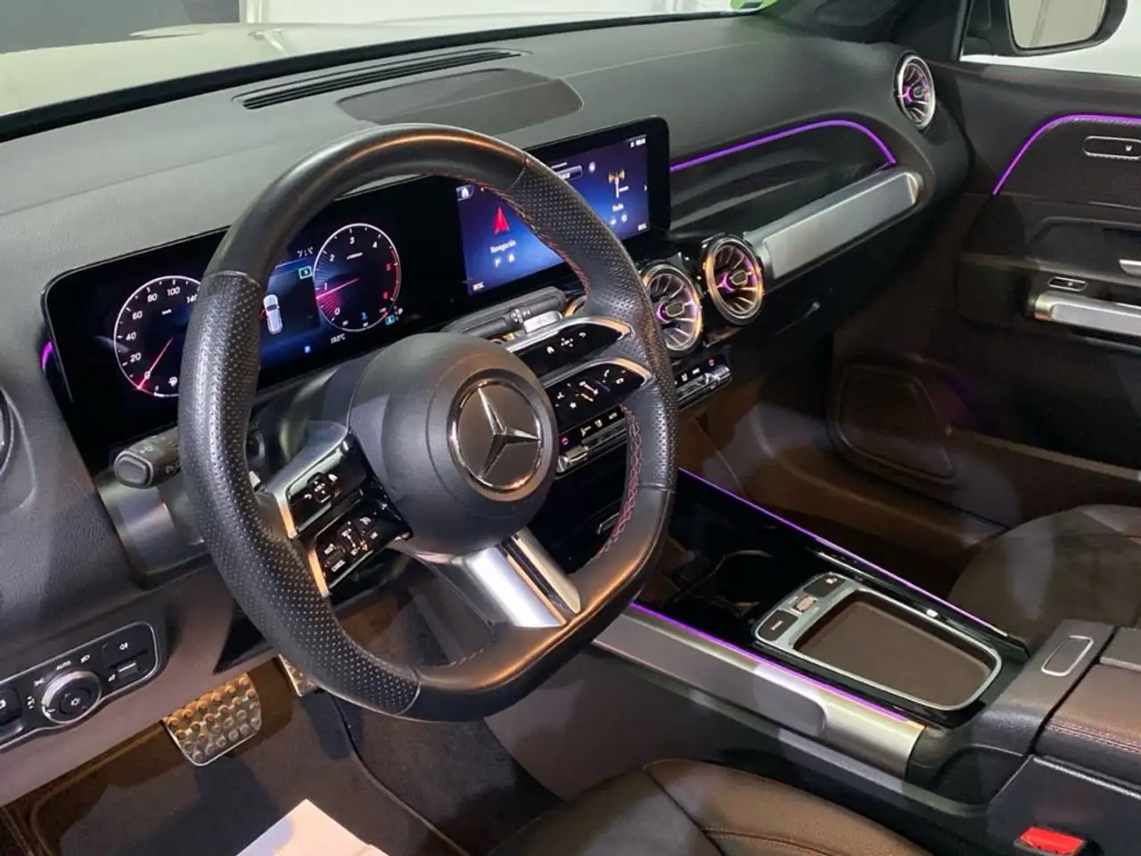 Mercedes-Benz GLB 220 d 4Matic AMG Line (EURO 6d) — Galería del vehículo 6