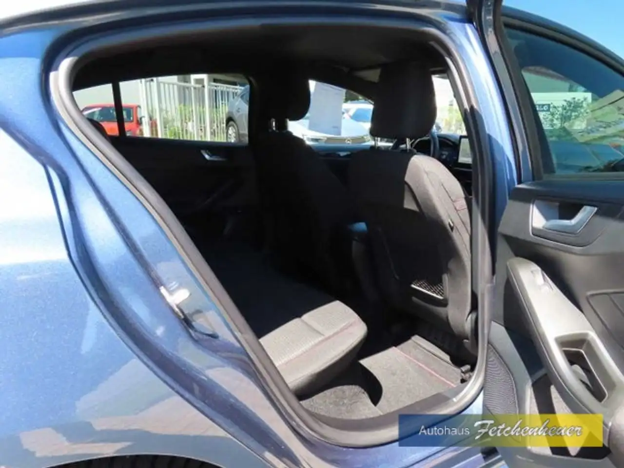 Ford Focus ST-LINE X m. NAVI+LED+RFK+SHZ+TEMP+ALU+GJR — معرض صور السيارة 9