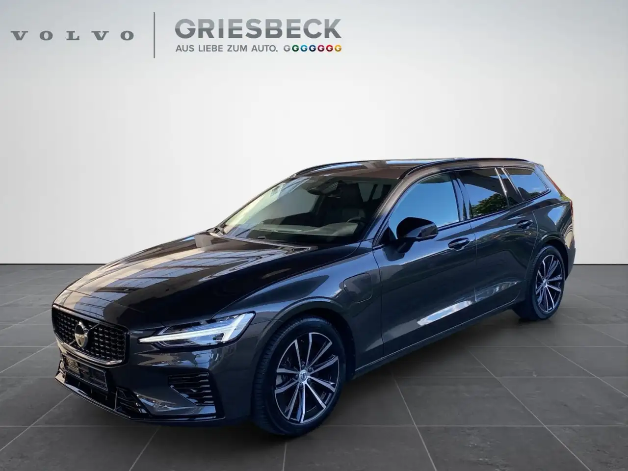 Volvo V60 Kombi T8 Plus Dark Recharge WiPa*LED*Navi*DAB — Deggendorf