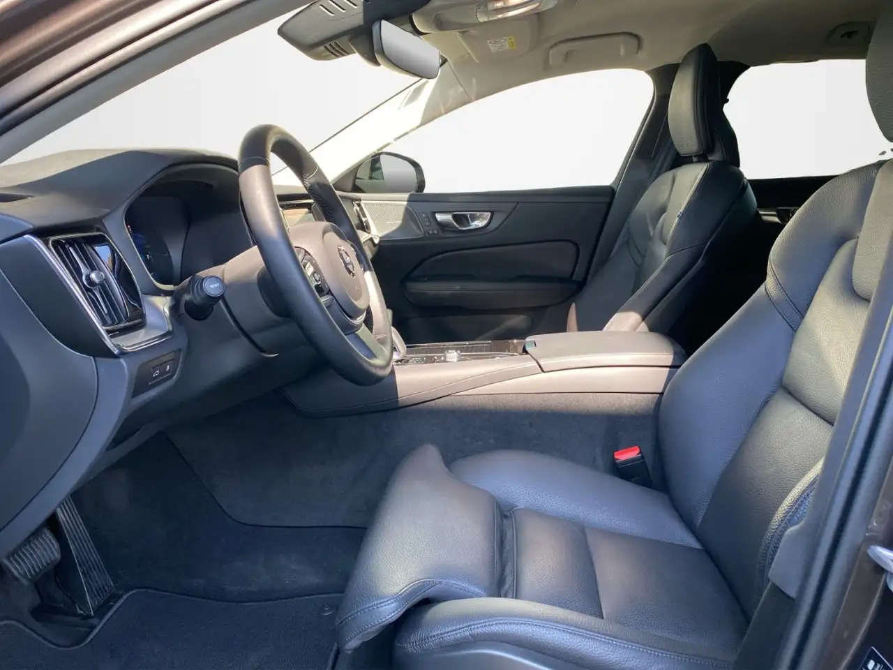 Volvo V60 Kombi T8 Plus Dark Recharge WiPa*LED*Navi*DAB — Galerie du véhicule 7