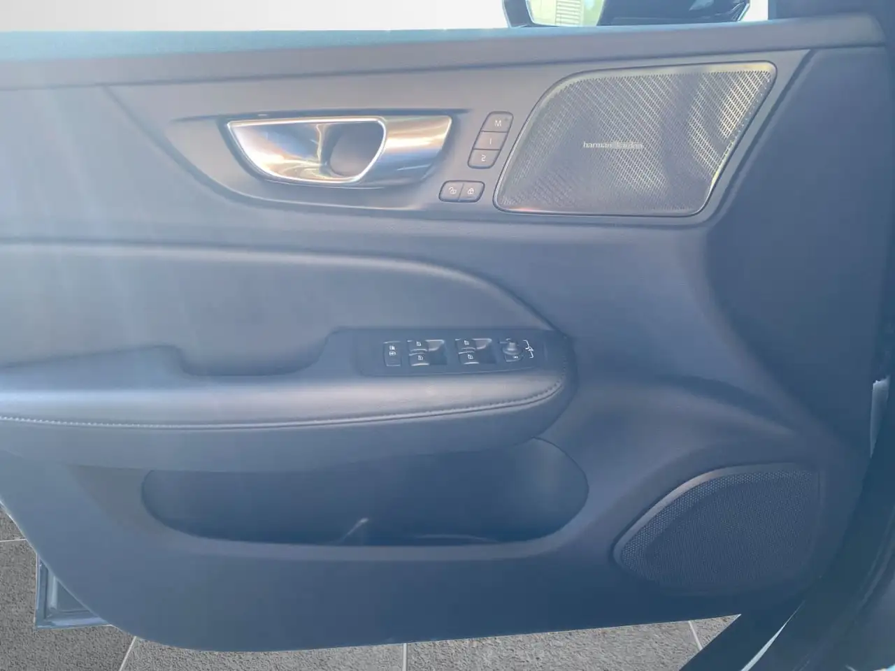 Volvo V60 Kombi T8 Plus Dark Recharge WiPa*LED*Navi*DAB — Galerie du véhicule 17