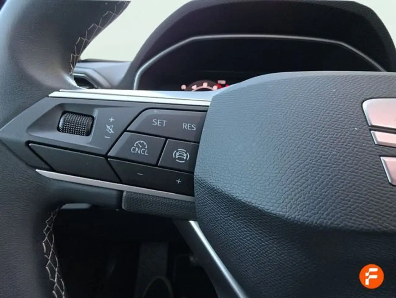 SEAT Leon 1.5 TSI S&S Style 25º Aniversario 115 — Vehicle gallery 18