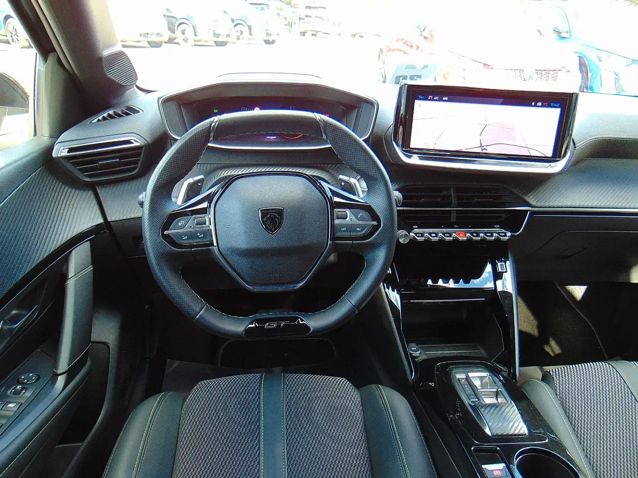 Peugeot 208 Hybrid 145 e-DSC6 GT — Galería del vehículo 11