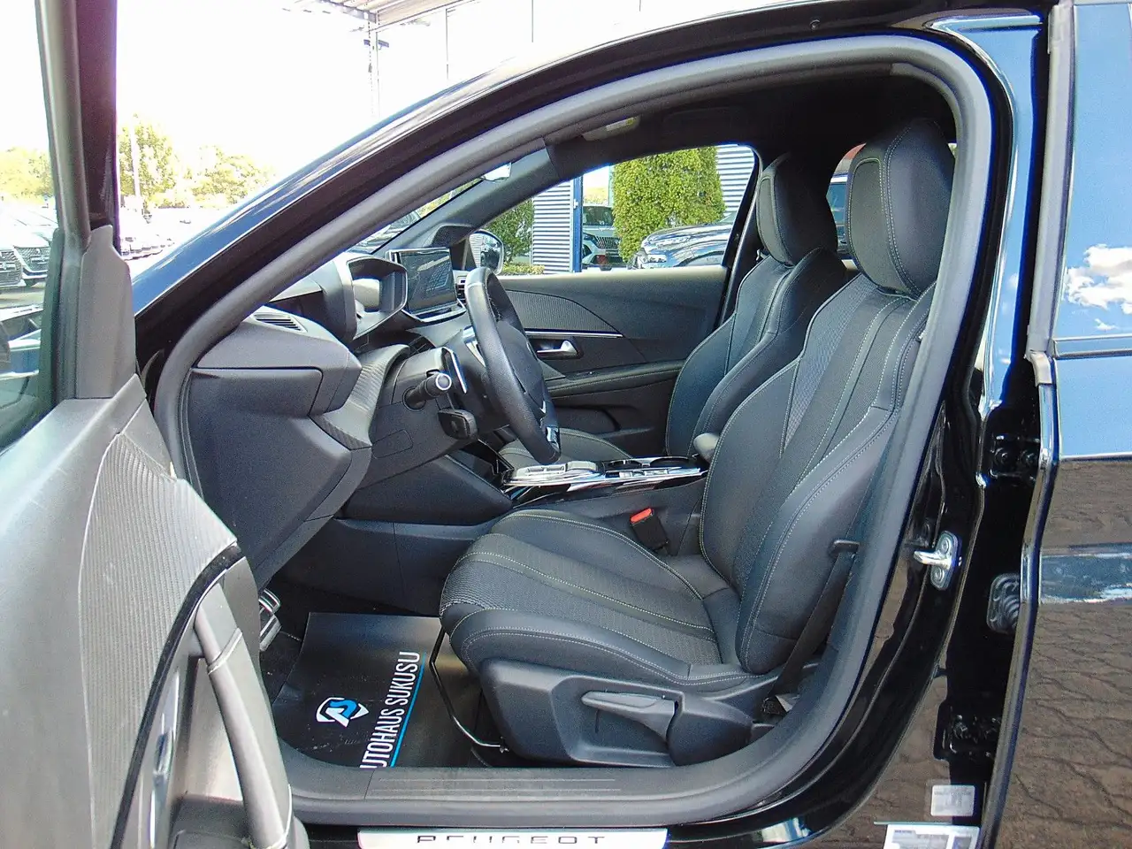 Peugeot 208 Hybrid 145 e-DSC6 GT — Galería del vehículo 7