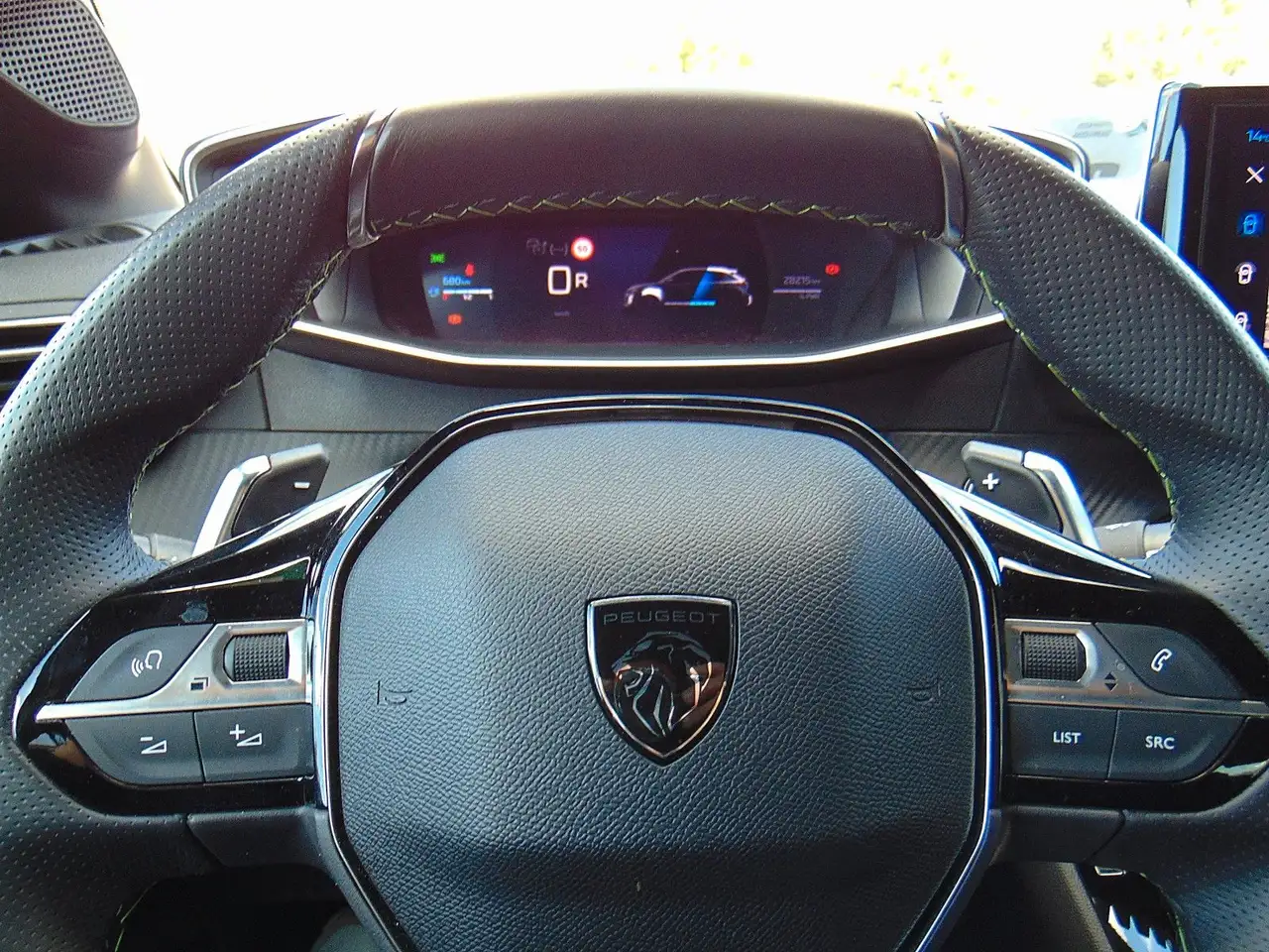 Peugeot 208 Hybrid 145 e-DSC6 GT — Galería del vehículo 13
